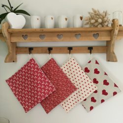 essuie-tout-simple-rouge-fleuri-4