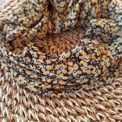 snood-fleuri-noir-et-jaune-3