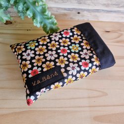 poche-a-livre-sixties-noir-fleurs