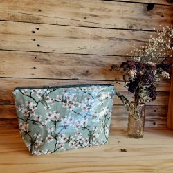 trousse-de-toilette-fleurs-amandier-vert-1