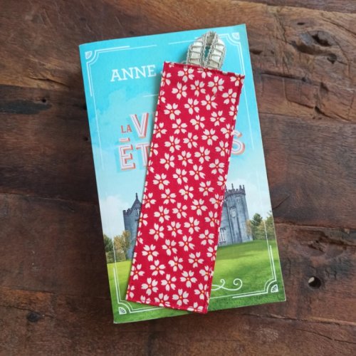 marque-page-rouge-fleuri