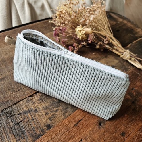 trousse-velours-classique-bleu-ciel-1