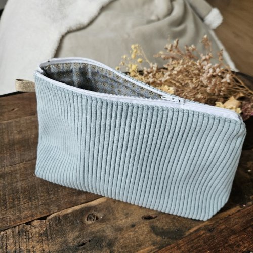 trousse-velours-speciale-bleu-clair-1