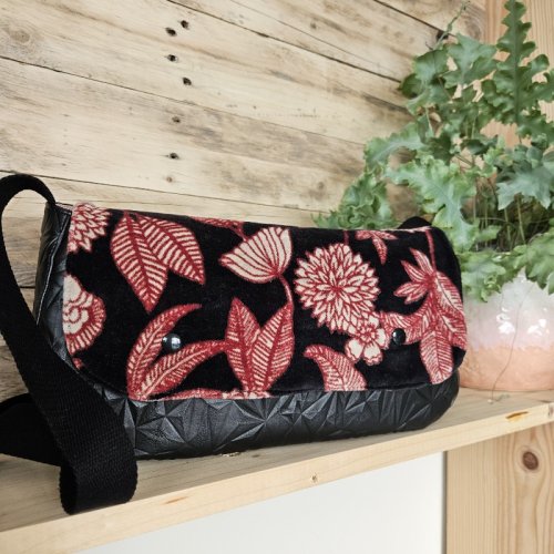 sac-berlingot-indie-velours-noir-bordeaux-1