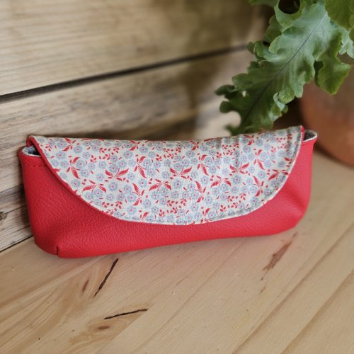 etui-a-lunettes-rouge-poeme-1
