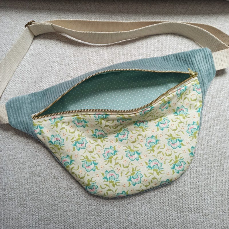 sac-banane-romantique-bleu-ciel-2