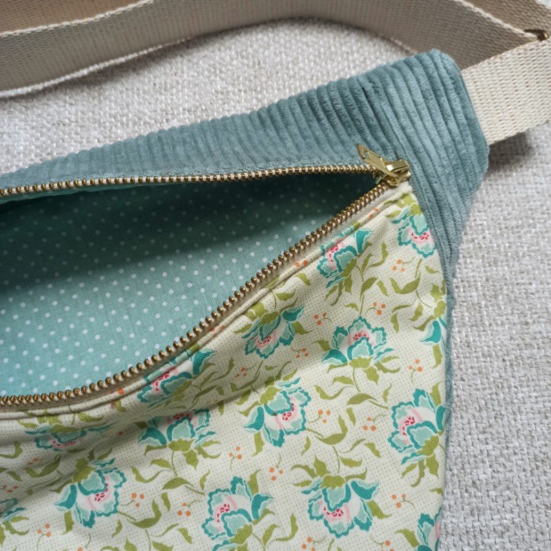 sac-banane-romantique-bleu-ciel-3