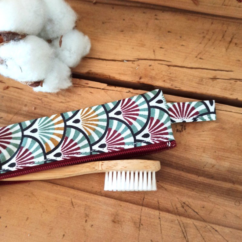 etui-a-brosse-a-dents-prune-eventail-3