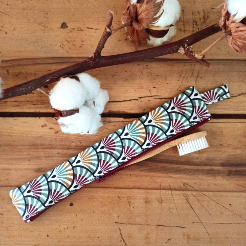 etui-a-brosse-a-dents-eventail-prune-1