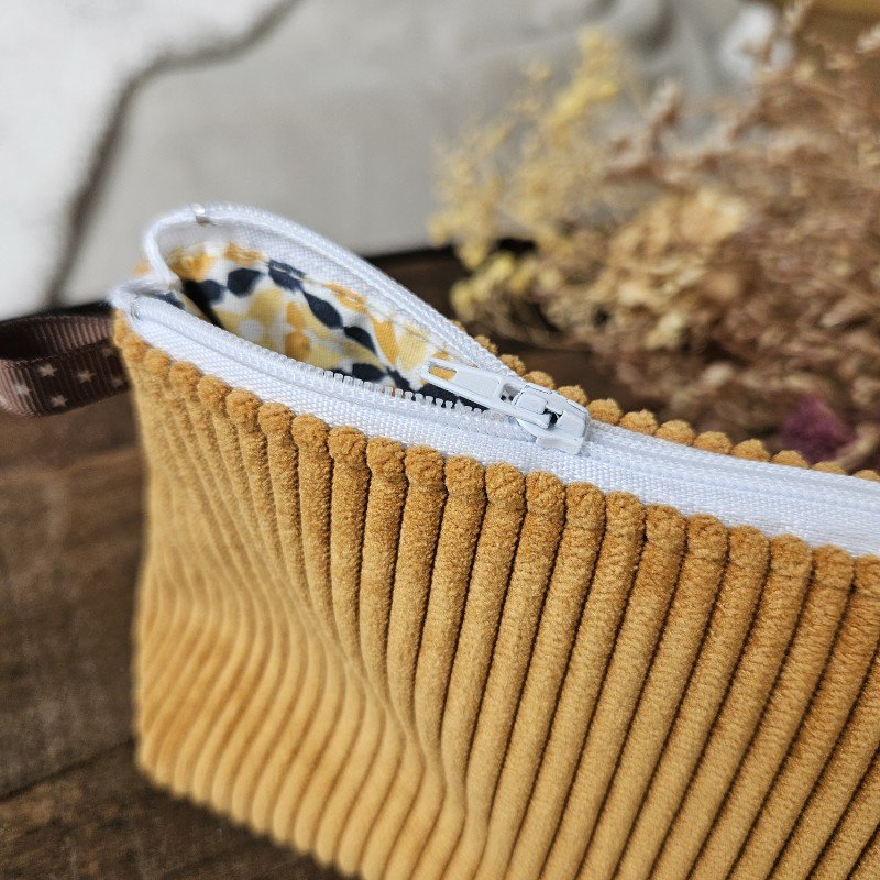 trousse-velours-classique-moutarde-2