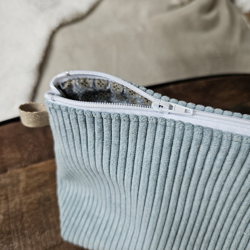 trousse-velours-speciale-bleu-clair-2