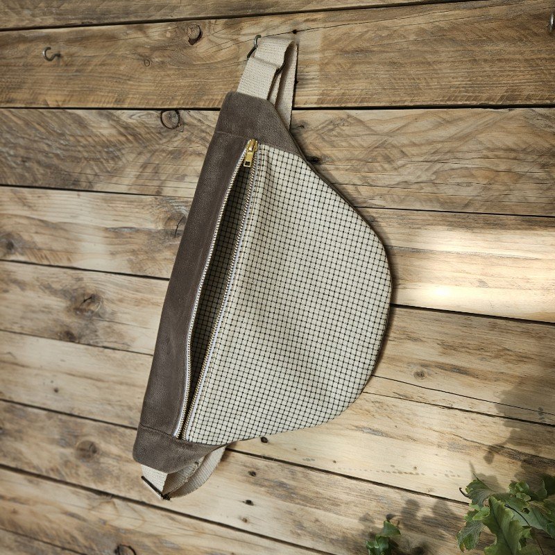 sac-banane-carreaux-taupe-1