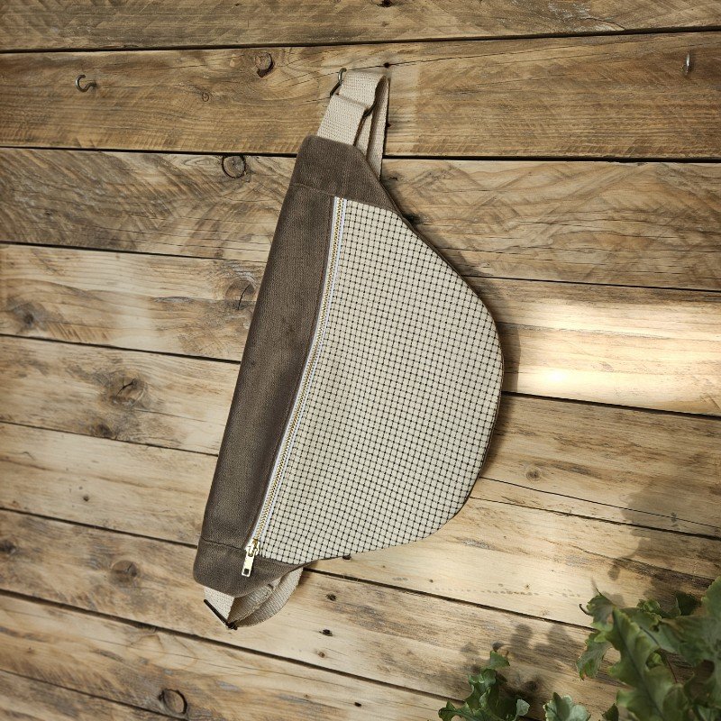 sac-banane-carreaux-taupe-2