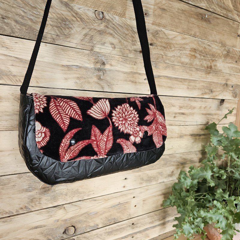 sac-berlingot-indie-velours-noir-bordeaux-3