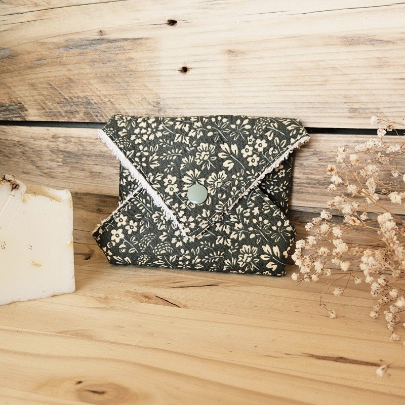 etui-a-savonnette-leontine