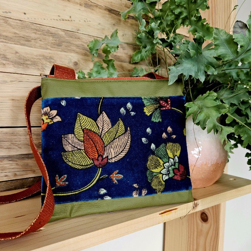 sac-caramel-indie-velours-vert-olive-1