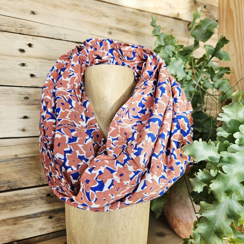 snood-tour-de-cou-bleu-et-corail