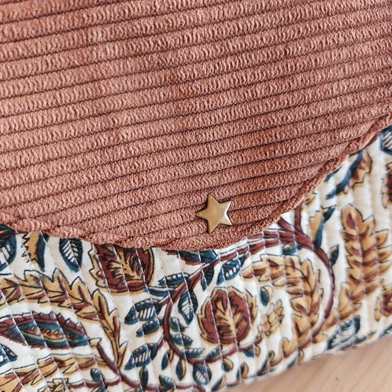 poche-a-livre-grand-format-indie-automne-caramel-jaune-vert-2