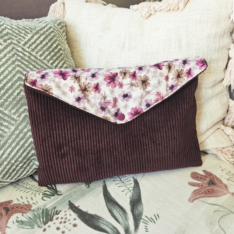 poche-a-livre-grand-format-esmee-prune-velours-fleurs-1