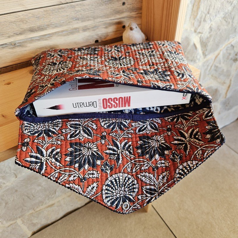 poche-a-livre-grand-format-marcel-rouille-bleu-marine-2