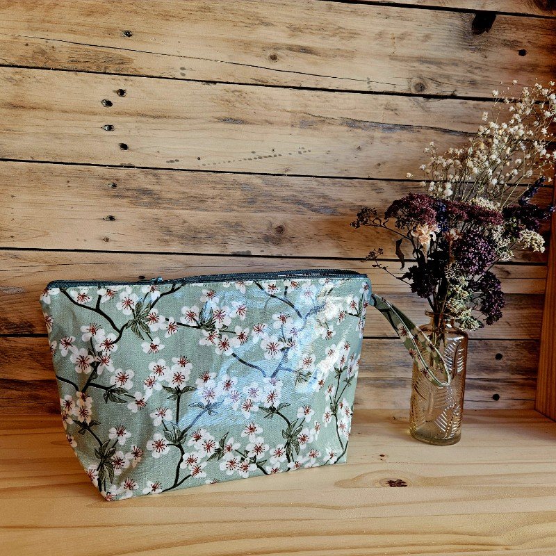 trousse-de-toilette-fleurs-amandier-vert-1